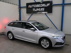 Grijs Gebruikt 2022 Skoda Octavia Ambition Stationwagen | € 17.900 (Duur)