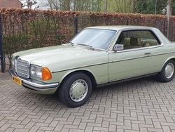 Groen Gebruikt 1979 Mercedes 230 | € 23.950