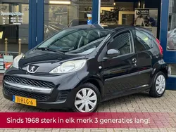 Zwart, metallic lak Gebruikt 2011 Peugeot 107 Hatchback | € 2.990 (Eerlijke prijs)