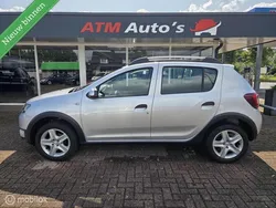Grijs Gebruikt 2013 Dacia Sandero Lauréate Hatchback | € 4.999 (Eerlijke prijs)