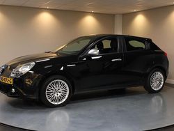 Zwart (metallic) Gebruikt 2015 Alfa Romeo Giulietta Impression Hatchback | € 9.940 (Super prijs)