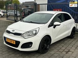 Wit Gebruikt 2012 Kia Rio Hatchback | € 3.488 (Eerlijke prijs)