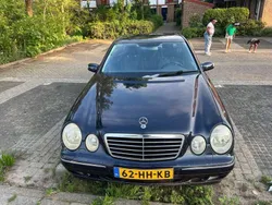 Blauw Gebruikt 2001 Mercedes E200 Sedan | € 4.000