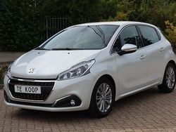 Wit Gebruikt 2019 Peugeot 208 Allure Hatchback | € 9.650 (Eerlijke prijs)