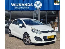 Wit Gebruikt 2013 Kia Rio Hatchback | € 8.495 (Eerlijke prijs)