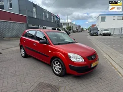 Rood Gebruikt 2007 Kia Rio Hatchback | € 1.750 (Super prijs)