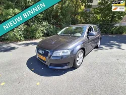 Grijs, metallic lak Gebruikt 2010 Audi A3 Sportback Attraction Hatchback | € 3.199 (Eerlijke prijs)
