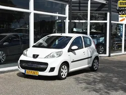 Wit Gebruikt 2011 Peugeot 107 Hatchback | € 4.943 (Duur)