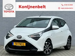 Wit, andere lak Gebruikt 2018 Toyota Aygo X-play Hatchback | € 14.995 (Eerlijke prijs)
