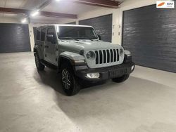 Blauw, metallic lak Gebruikt 2023 Jeep Wrangler Unlimited Sahara SUV | € 73.950 (Eerlijke prijs)
