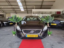 Zwart Gebruikt 2014 Volvo V40 Summum Stationwagen | € 5.950 (Goede deal)