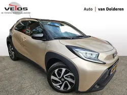 Bruin Gebruikt 2024 Toyota Aygo Pulse Hatchback | € 21.500 (Eerlijke prijs)