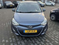 Blauw Gebruikt 2013 Hyundai i20 MPV | € 4.500 (Goede deal)