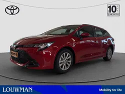 Rood Gebruikt 2025 Toyota Corolla Hybrid Active Stationwagen | € 33.900 (Eerlijke prijs)