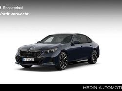 Blauw Nieuw 2025 BMW 530e Sedan | € 93.565 (Duur)