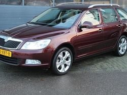 Rood Gebruikt 2012 Skoda Octavia Elegance Stationwagen | € 6.999 (Goede deal)