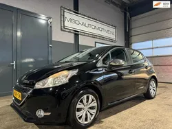 Zwart Gebruikt 2013 Peugeot 208 Hatchback | € 3.649 (Eerlijke prijs)