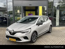 Grijs, metallic lak Gebruikt 2023 Renault Clio V Equilibre Hatchback | € 19.395 (Goede deal)