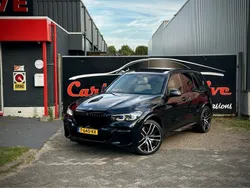 Zwart / carbonschwarz metallic (416) Gebruikt 2022 BMW X5 M Sport SUV | € 79.950 (Duur)