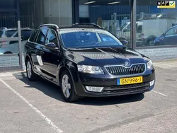 Zwart Gebruikt 2015 Skoda Octavia Ambition Stationwagen | € 6.450 (Goede deal)