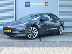 Grijs Gebruikt 2023 Tesla Model 3 Standard Range Sedan | € 30.999 (Eerlijke prijs)
