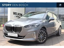 Skyscraper grey (grijs metallic) Gebruikt 2023 BMW 225 Active Tourer Comfort Edition MPV | € 37.950 (Eerlijke prijs)