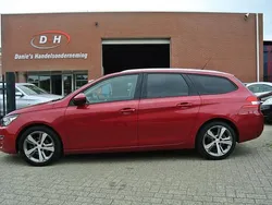 Rood Gebruikt 2016 Peugeot 308 Allure Hatchback | € 4.999 (Super prijs)