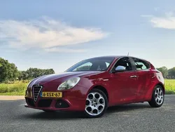 Rood Gebruikt 2010 Alfa Romeo Giulietta Distinctive Hatchback | € 2.699 (Iets duurder)