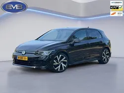 Zwart Gebruikt 2022 VW Golf VIII R-line Hatchback | € 24.450 (Eerlijke prijs)