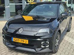 Zwart, metallic lak Gebruikt 2024 Renault R5 Komfort Hatchback | € 30.445 (Goede deal)
