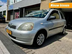 Grijs, metallic lak Gebruikt 2002 Toyota Yaris Luna Hatchback | € 1.195 (Goede deal)