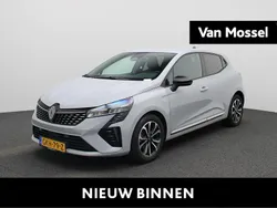 Grijs Gebruikt 2024 Renault Clio V Techno Hatchback | € 21.440 (Iets duurder)