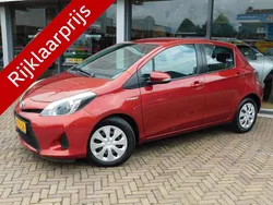 Rood Gebruikt 2014 Toyota Yaris Hybrid Hatchback | € 12.900 (Eerlijke prijs)