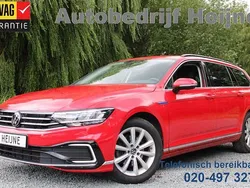 Rood, metallic lak Gebruikt 2021 VW Passat Business Stationwagen | € 22.745 (Goede deal)