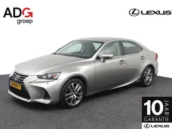 Grijs Gebruikt 2018 Lexus IS300h Business Edition Sedan | € 20.900 (Eerlijke prijs)