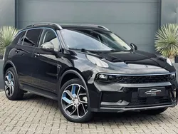 Zwart, metallic lak Gebruikt 2022 Lynk & Co 01 SUV | € 23.450 (Goede deal)