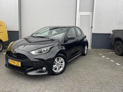 Zwart Gebruikt 2024 Toyota Yaris Hybrid Active Hatchback | € 24.248 (Eerlijke prijs)