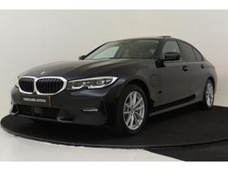 Zwart Gebruikt 2020 BMW 330 Executive Sedan | € 31.890 (Eerlijke prijs)