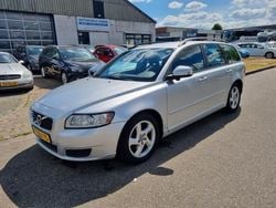 Grijs, metallic lak Gebruikt 2011 Volvo V50 Momentum Stationwagen | € 1.999 (Eerlijke prijs)