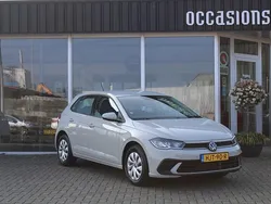 Grijs Gebruikt 2023 VW Polo Style Hatchback | € 24.950 (Eerlijke prijs)