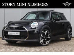 Zwart Gebruikt 2024 Mini Cooper Favoured Hatchback | € 34.450