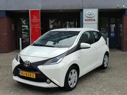 Wit Gebruikt 2017 Toyota Aygo X-play Hatchback | € 8.900 (Goede deal)