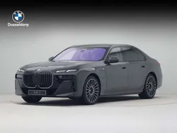 Grijs, metallic lak Nieuw 2025 BMW 750e Comfort Edition Sedan | € 157.506 (Duur)