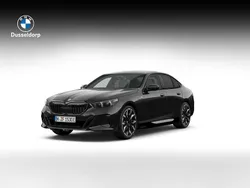 Zwart, metallic lak Gebruikt 2025 BMW 550e Shadowline Sedan | € 95.190