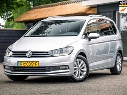 Grijs, metallic lak Gebruikt 2018 VW Touran Comfortline MPV | € 16.850 (Eerlijke prijs)