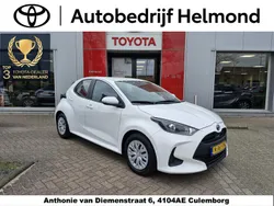 Wit Gebruikt 2022 Toyota Yaris Hybrid Active Hatchback | € 21.749 (Eerlijke prijs)