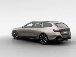 Oxidgrau metallic (grijs metallic) Nieuw 2025 BMW i5 M Sport Sedan | € 98.510