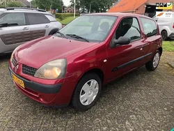 Rood Gebruikt 2003 Renault Clio II Expression Hatchback | € 1.250 (Iets duurder)