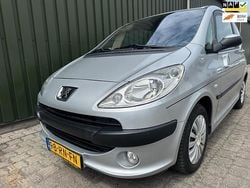 Grijs Gebruikt 2005 Peugeot 1007 Hatchback | € 2.300 (Eerlijke prijs)