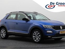 Blauw Gebruikt 2018 VW T-Roc Business SUV | € 18.950 (Eerlijke prijs)